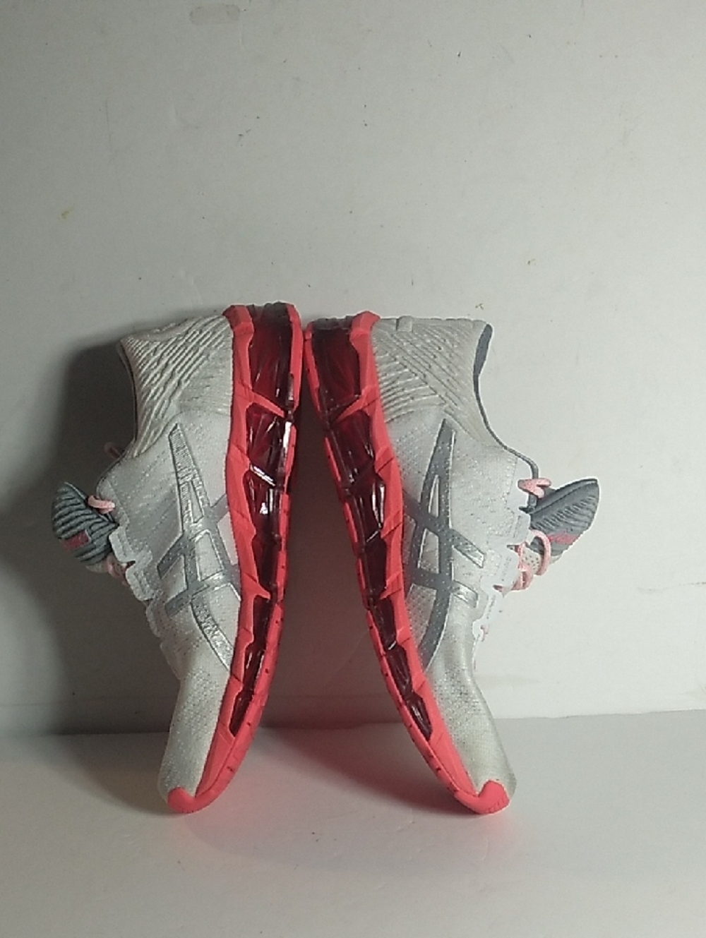 ASICS Women's White and Pink Athletic Running Sneakers Size 8.5 - Picture 2 of 7